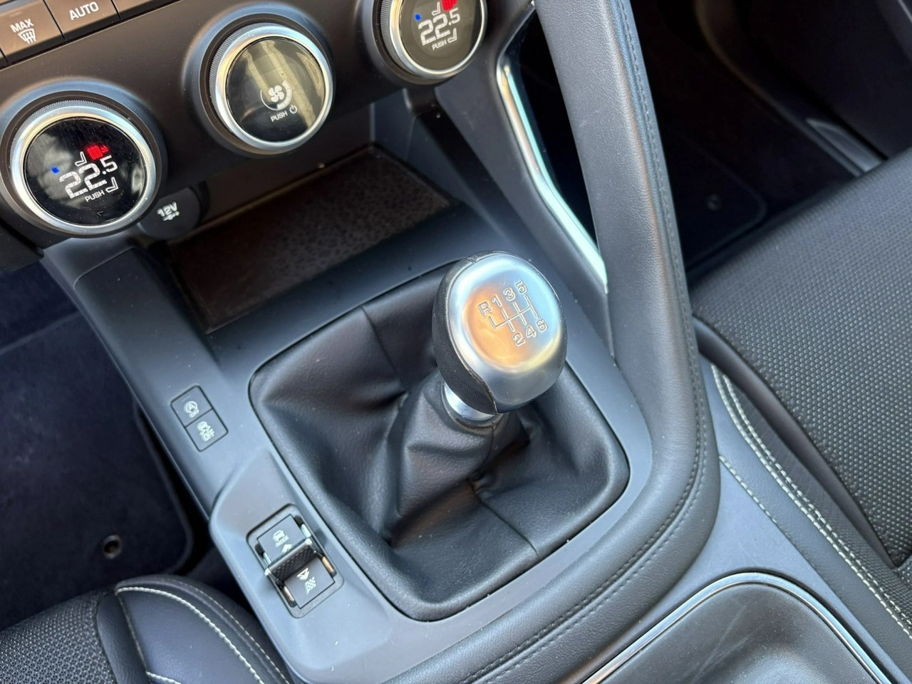 Jaguar E-Pace - Zdjęcie 25