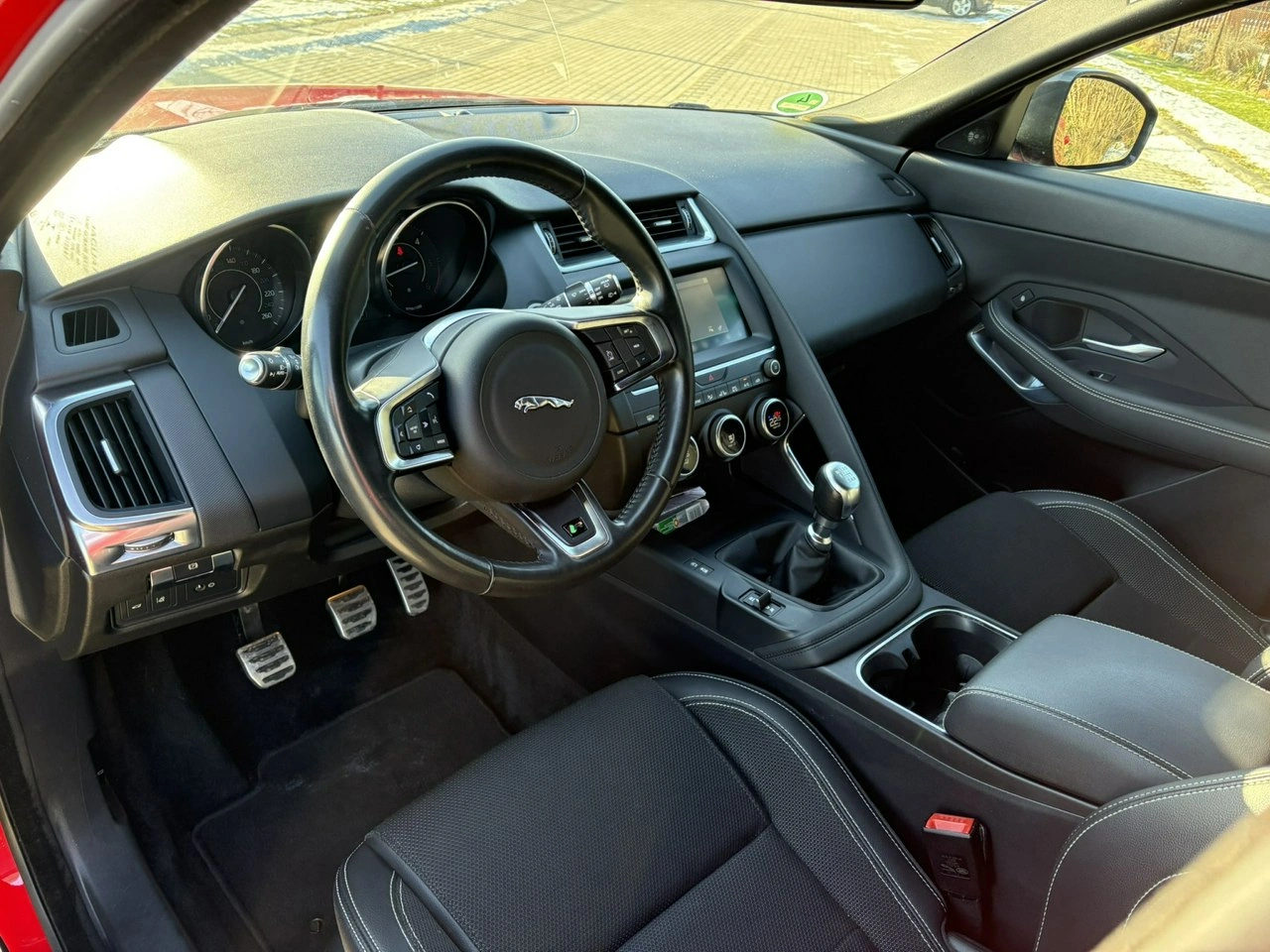 Jaguar E-Pace - Zdjęcie 8