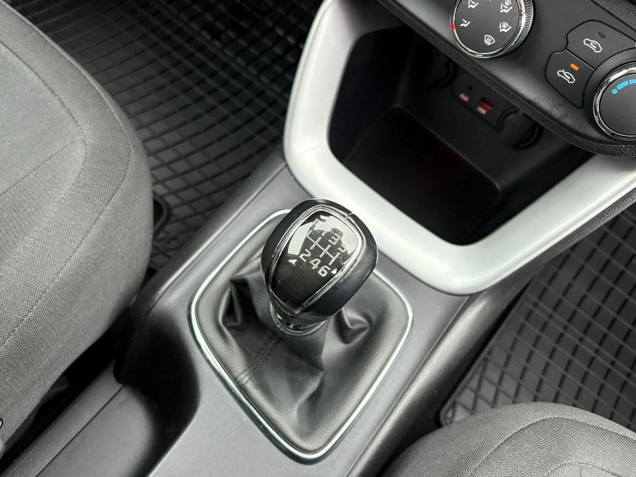 Kia Ceed - Zdjęcie 17