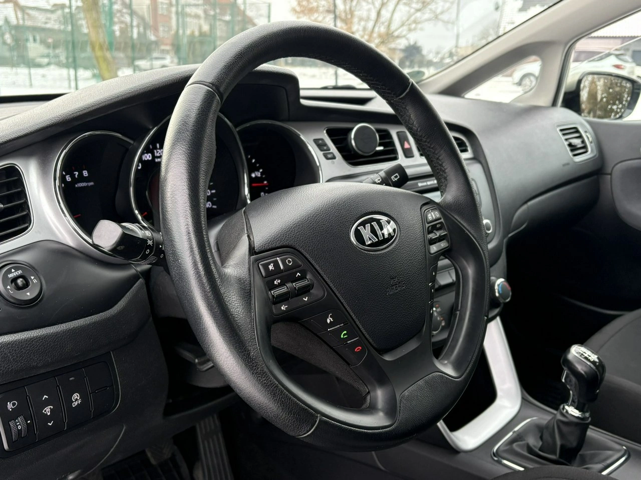 Kia Ceed - Zdjęcie 24
