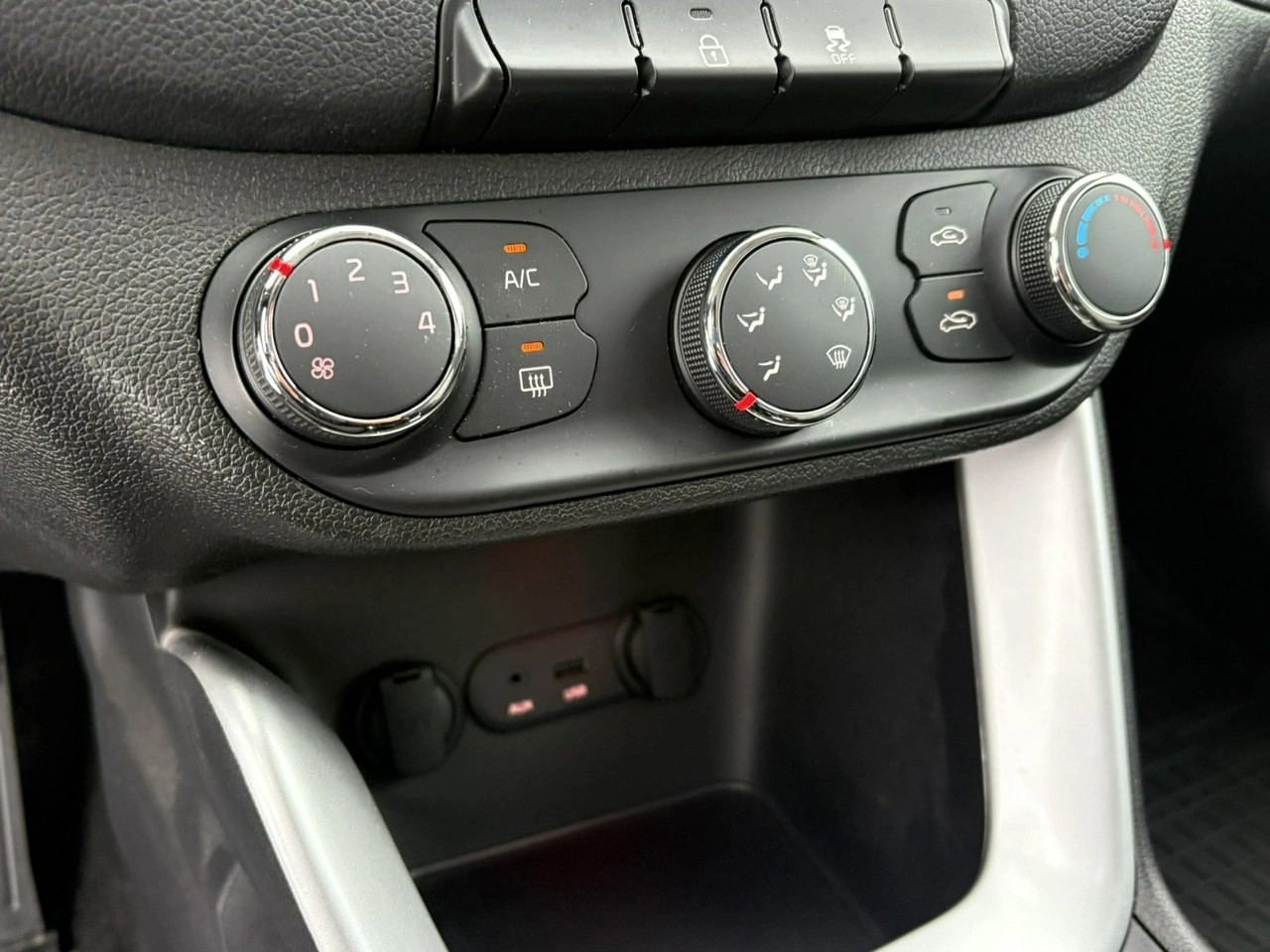 Kia Ceed - Zdjęcie 27