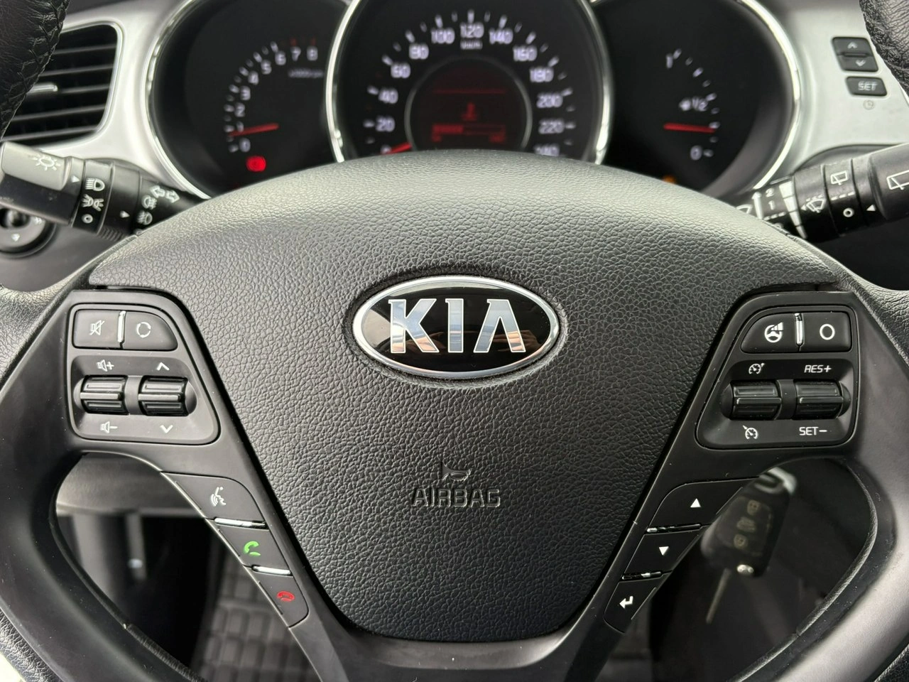 Kia Ceed - Zdjęcie 30