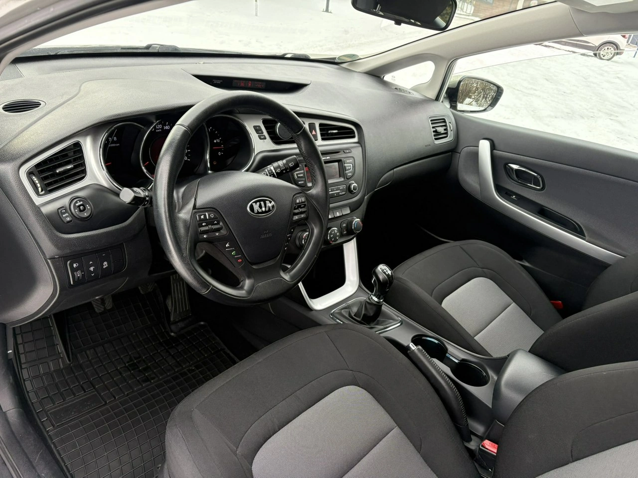 Kia Ceed - Zdjęcie 8