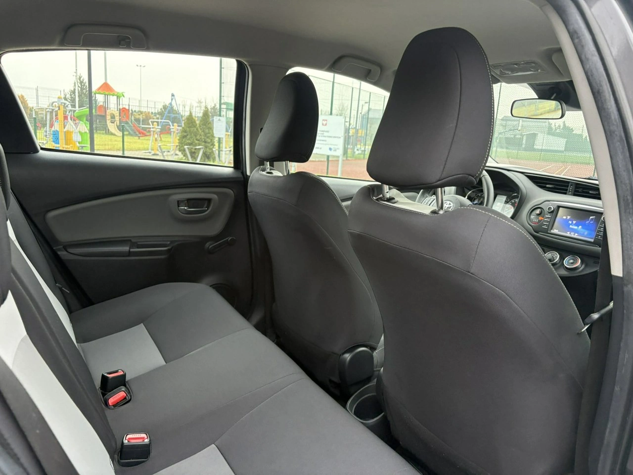 Toyota Yaris - Zdjęcie 11