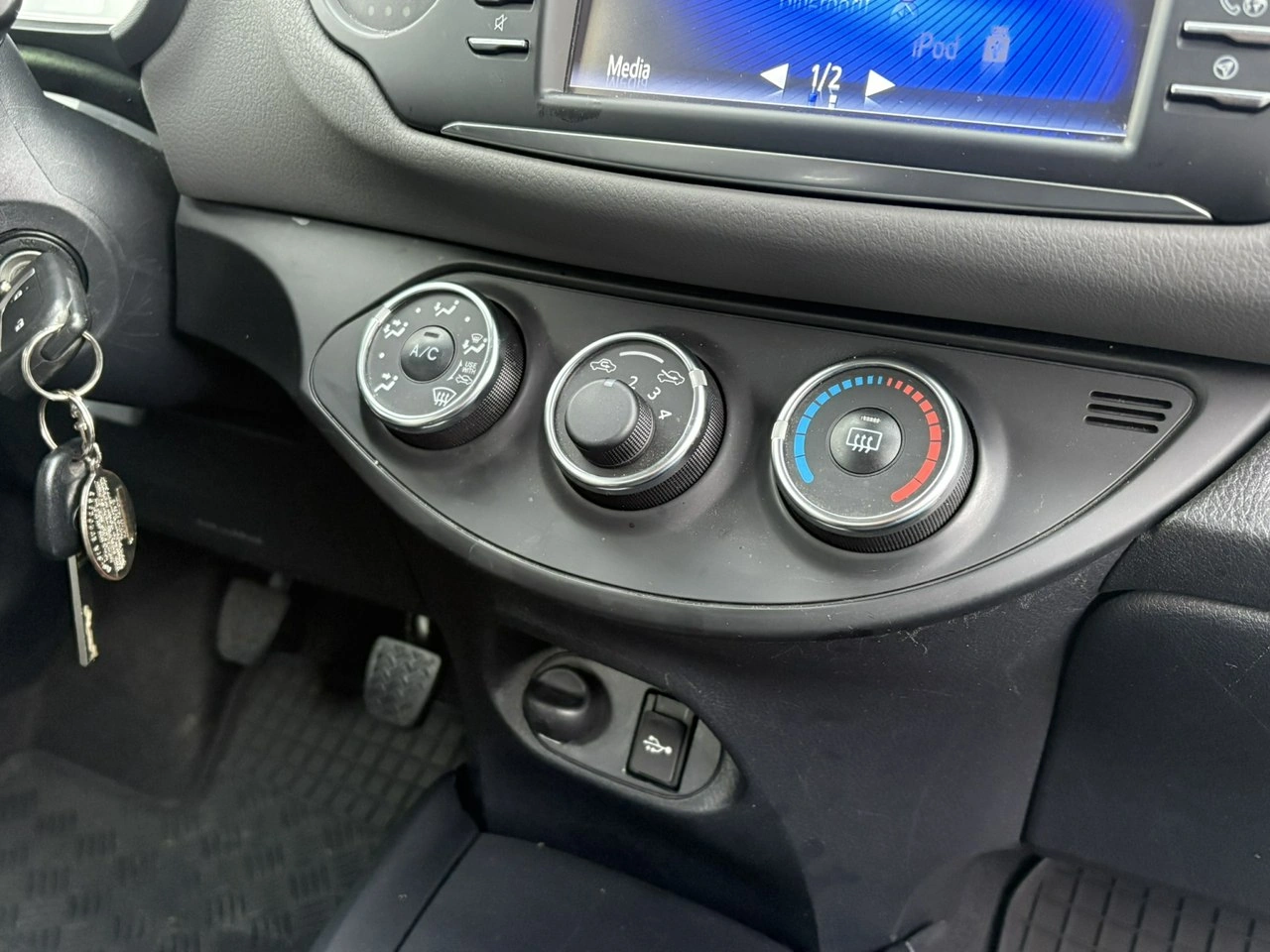 Toyota Yaris - Zdjęcie 15