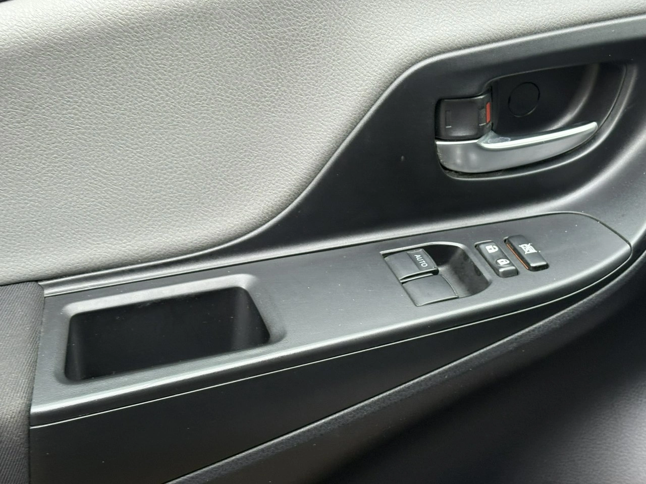 Toyota Yaris - Zdjęcie 21