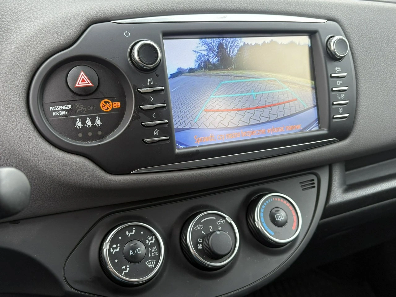 Toyota Yaris - Zdjęcie 22