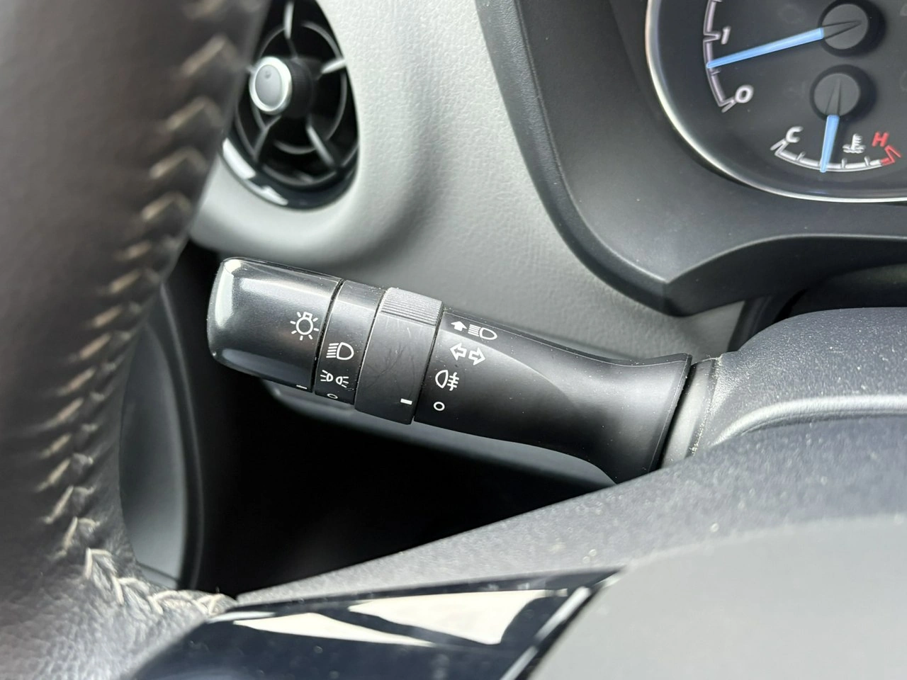 Toyota Yaris - Zdjęcie 27