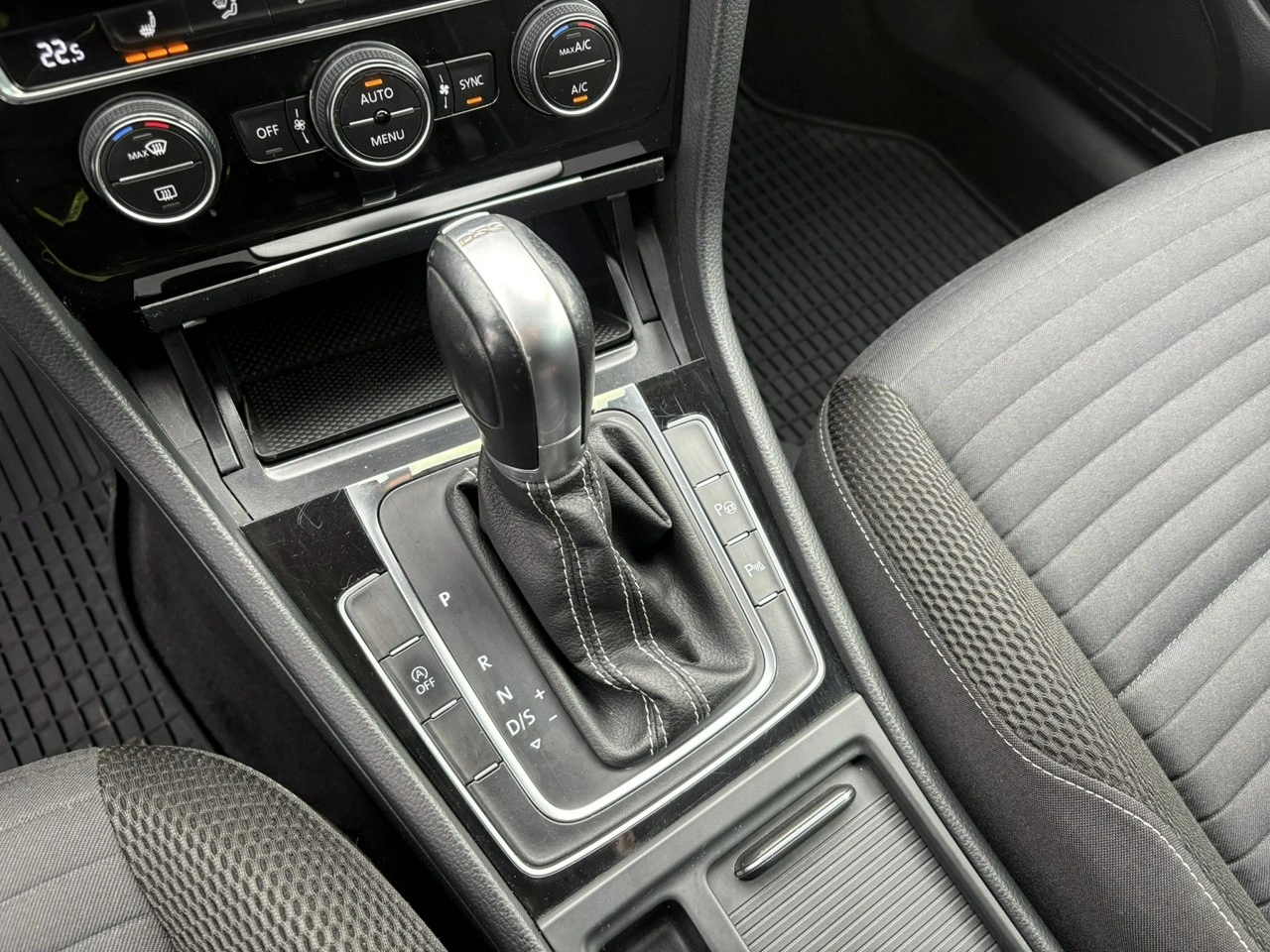 Volkswagen Golf - Zdjęcie 26