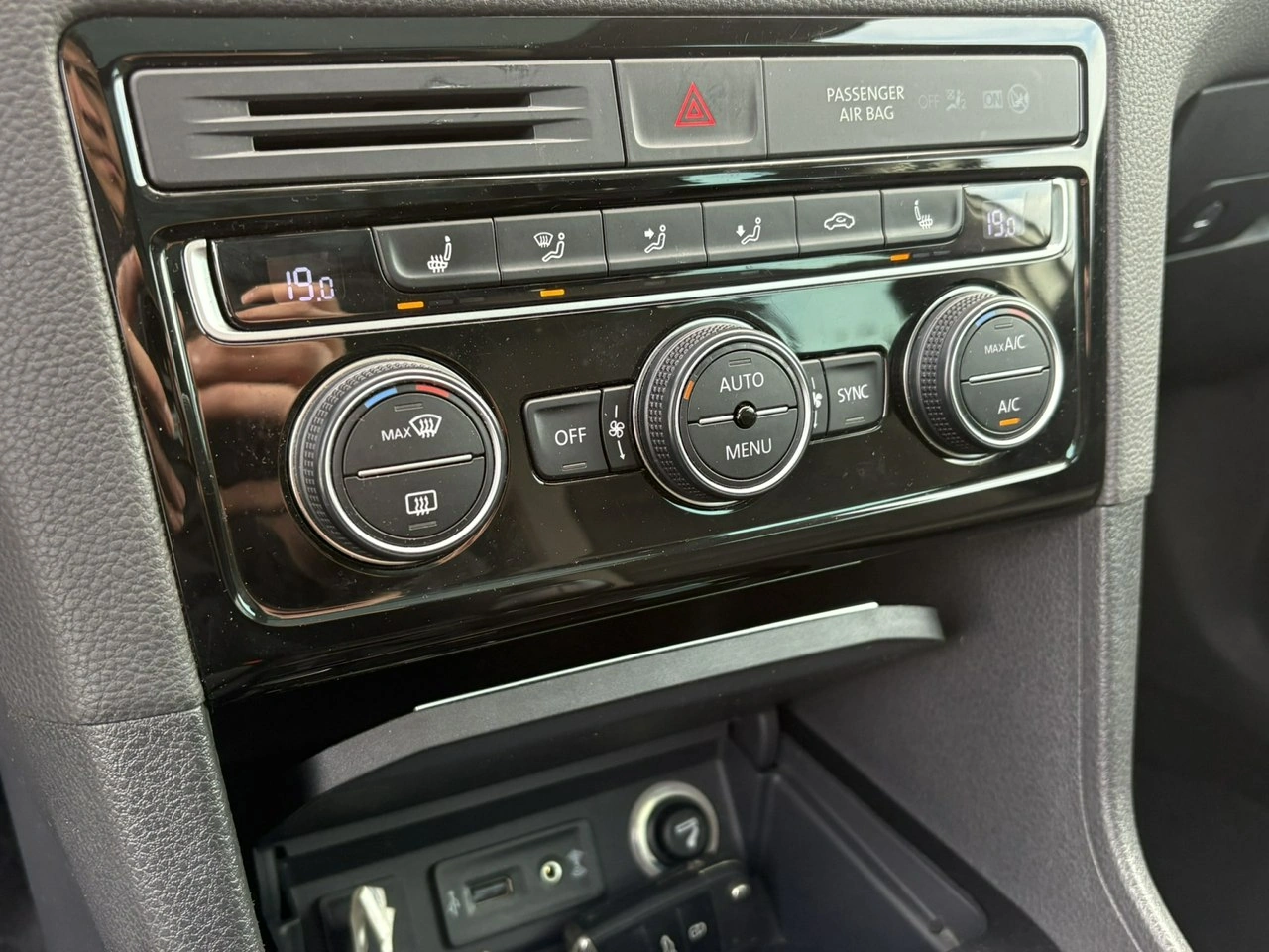 Volkswagen Golf Sportsvan - Zdjęcie 23