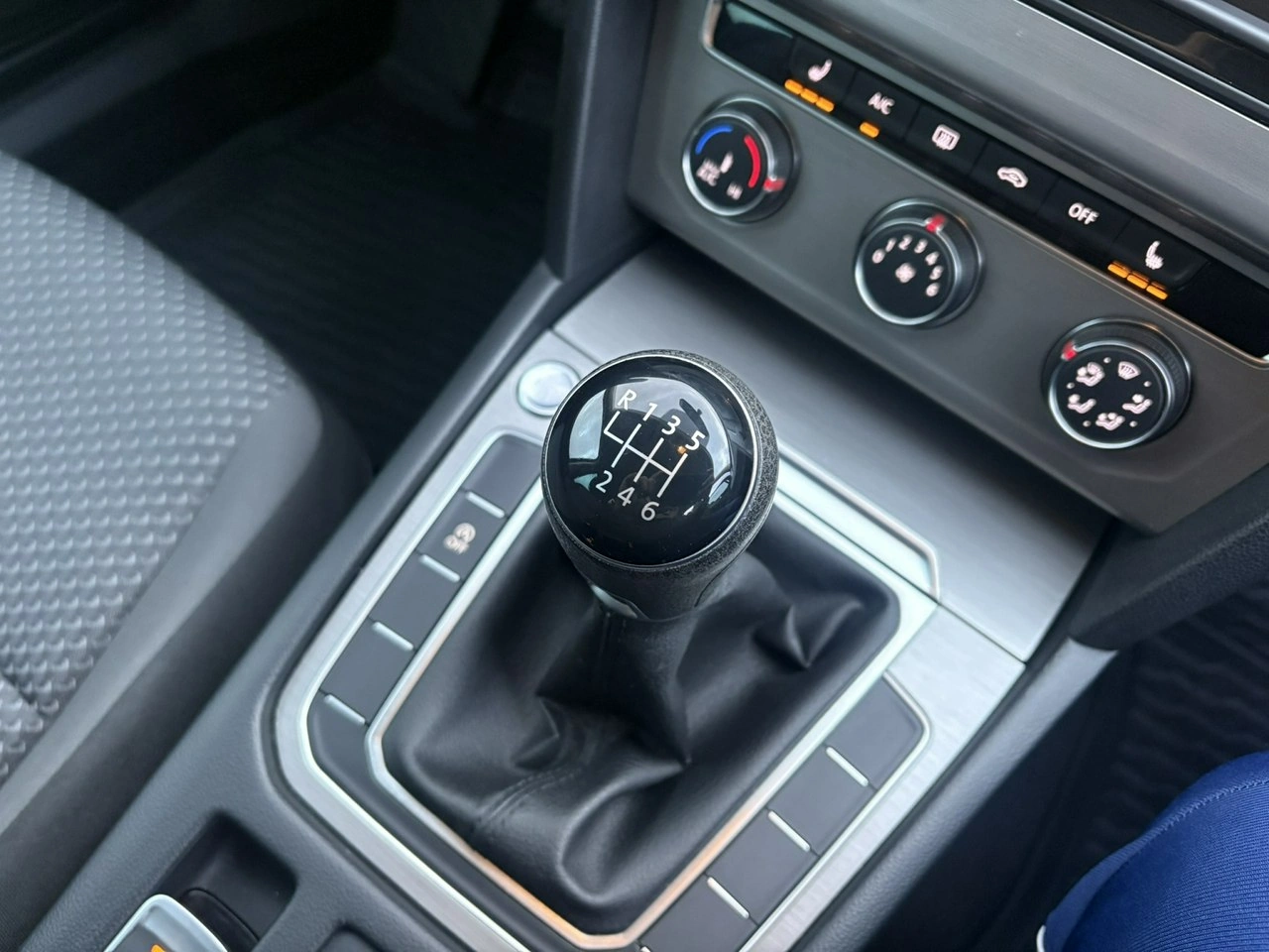 Volkswagen Passat - Zdjęcie 18