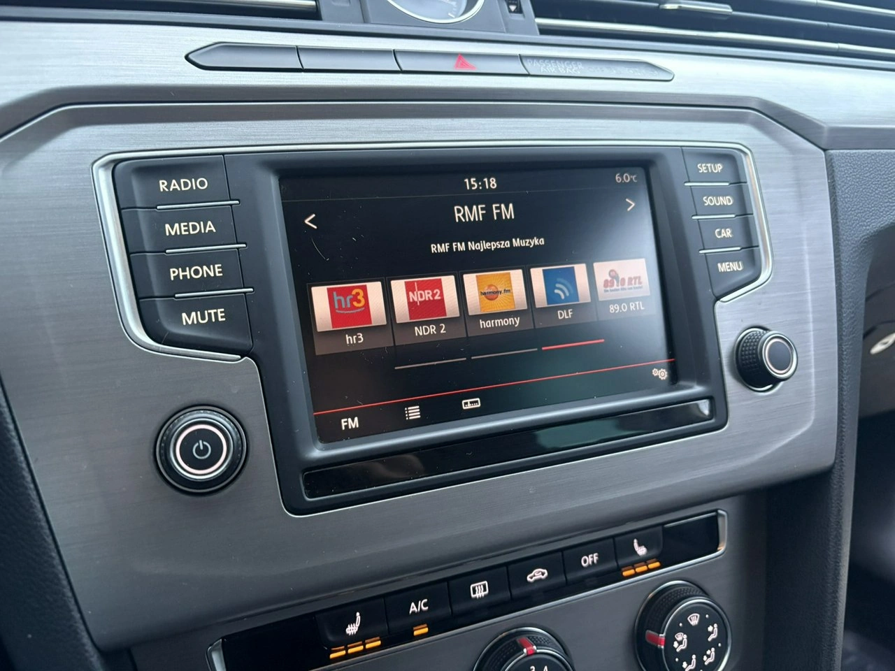 Volkswagen Passat - Zdjęcie 22