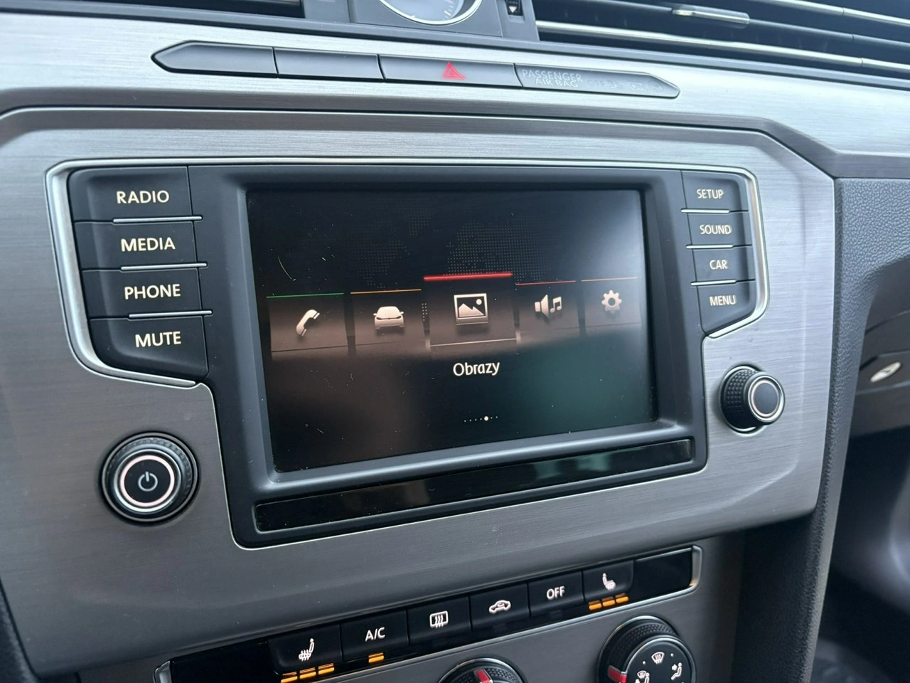 Volkswagen Passat - Zdjęcie 25