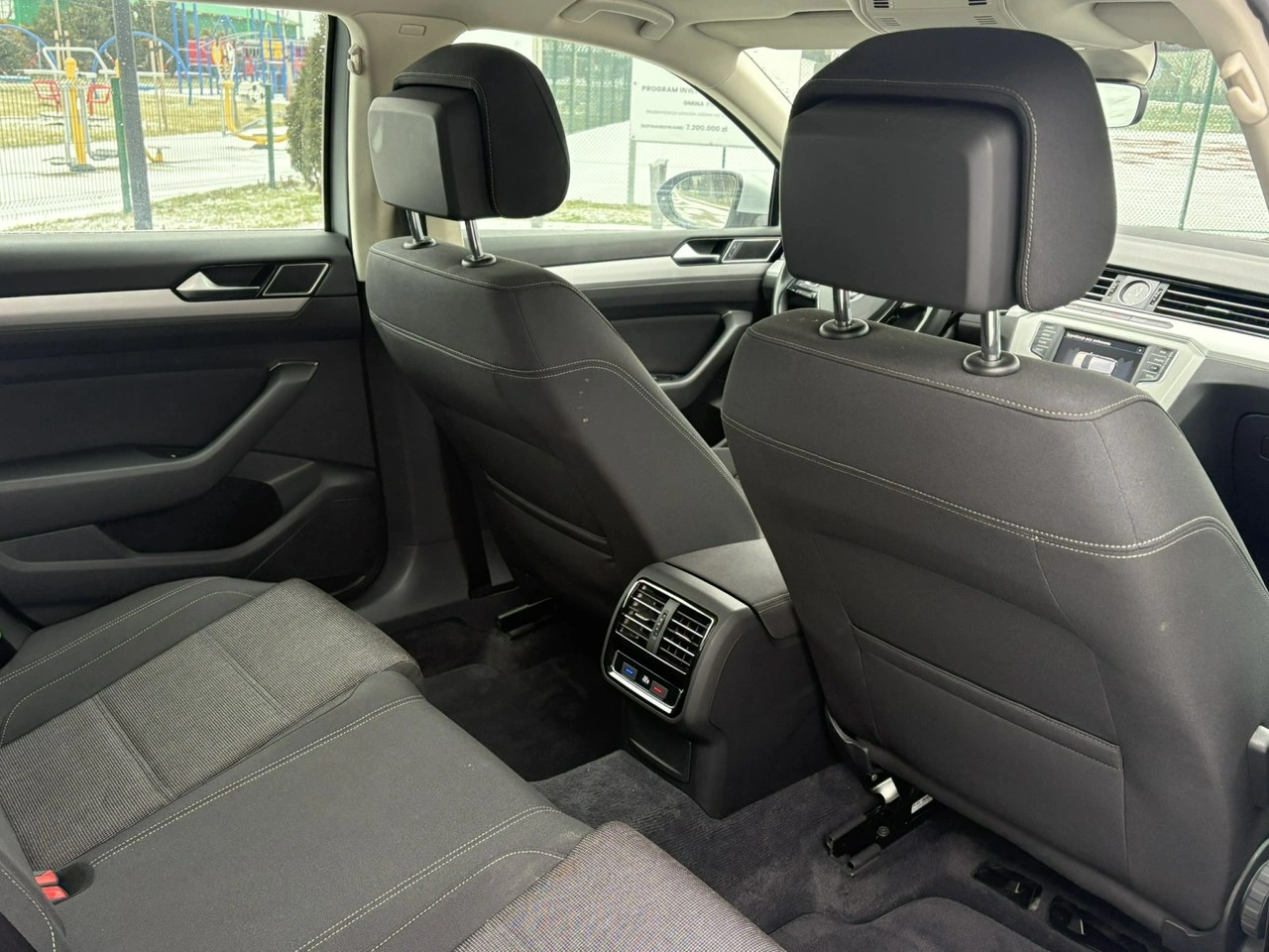 Volkswagen Passat Variant - Zdjęcie 11