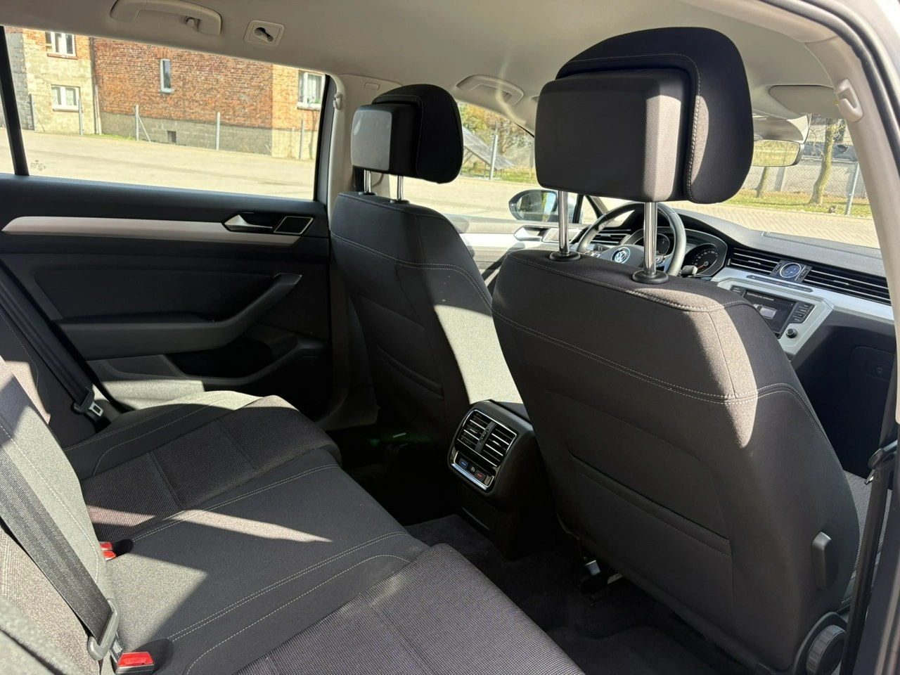 Volkswagen Passat Variant - Zdjęcie 11