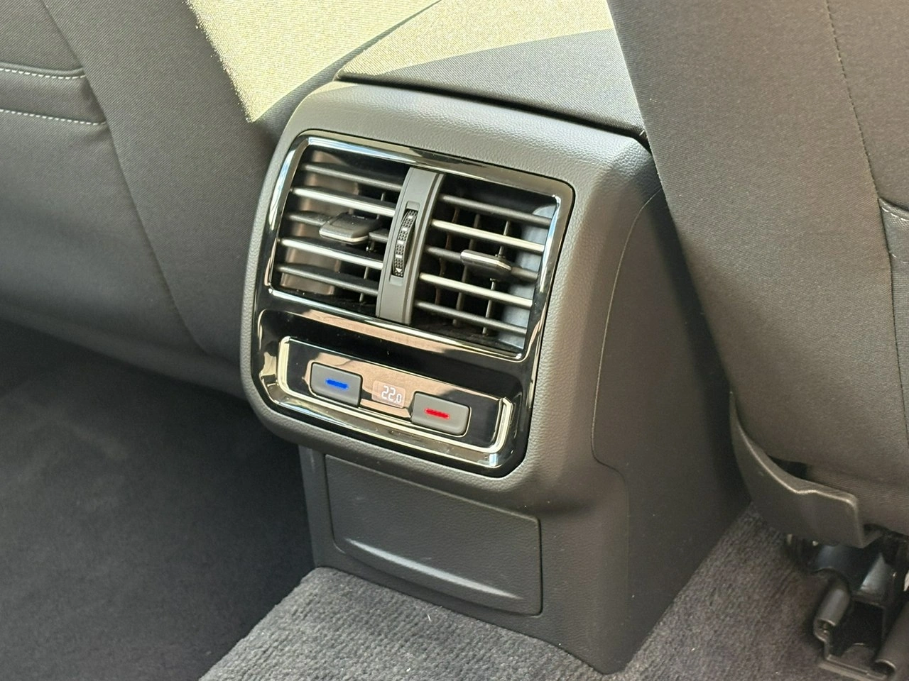 Volkswagen Passat Variant - Zdjęcie 12