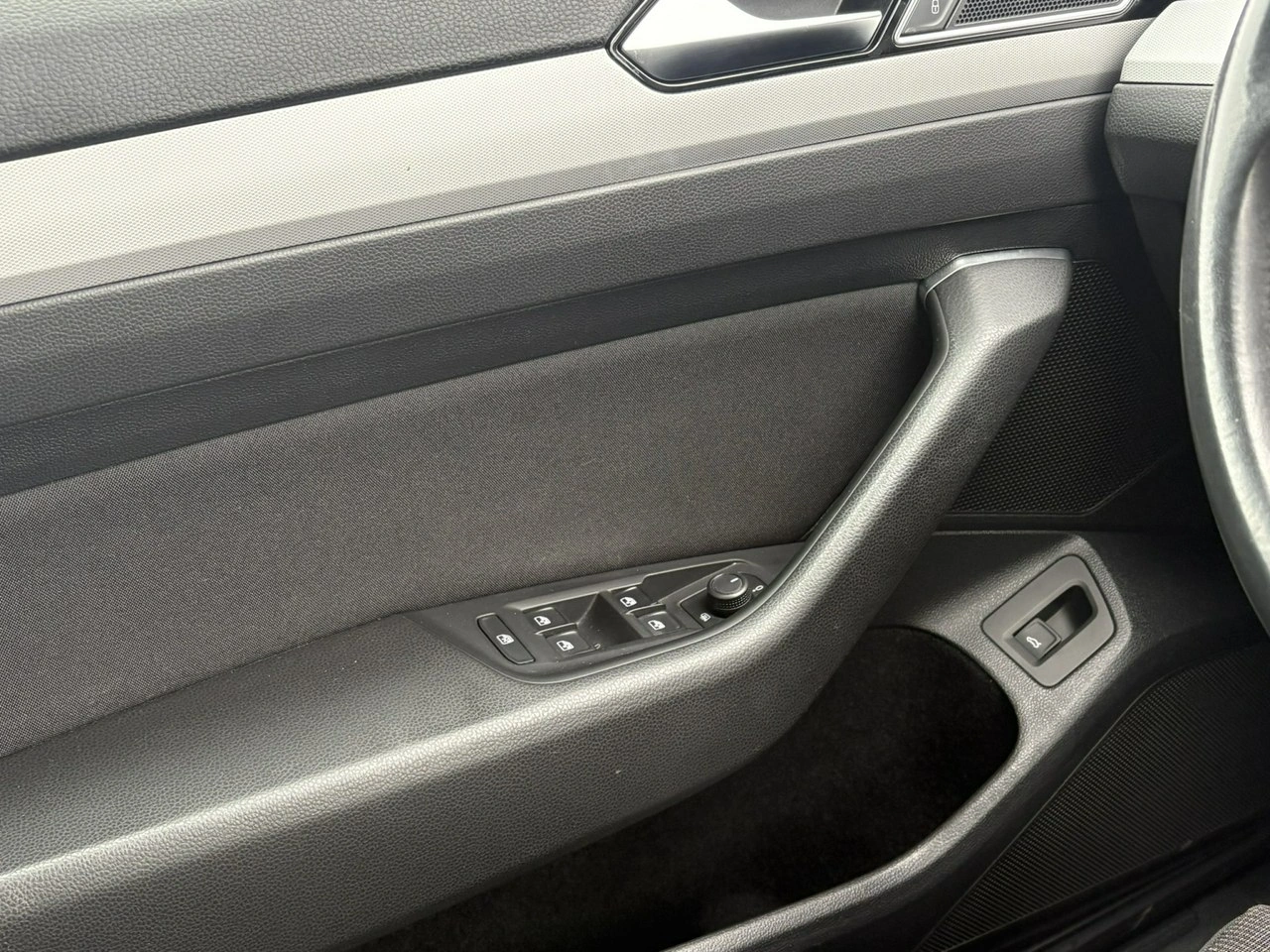 Volkswagen Passat Variant - Zdjęcie 14