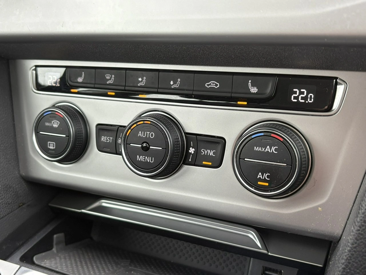 Volkswagen Passat Variant - Zdjęcie 16