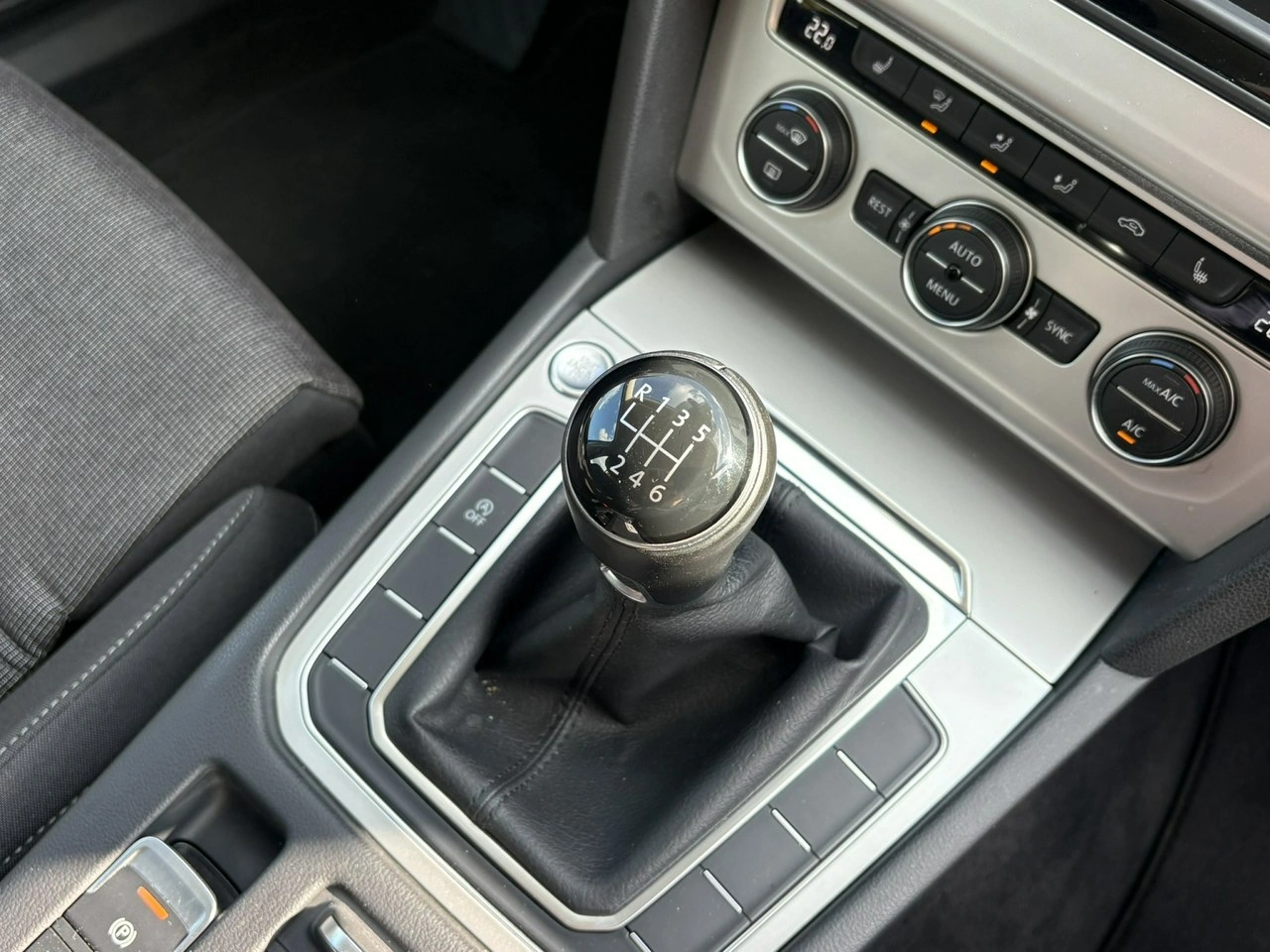 Volkswagen Passat Variant - Zdjęcie 17