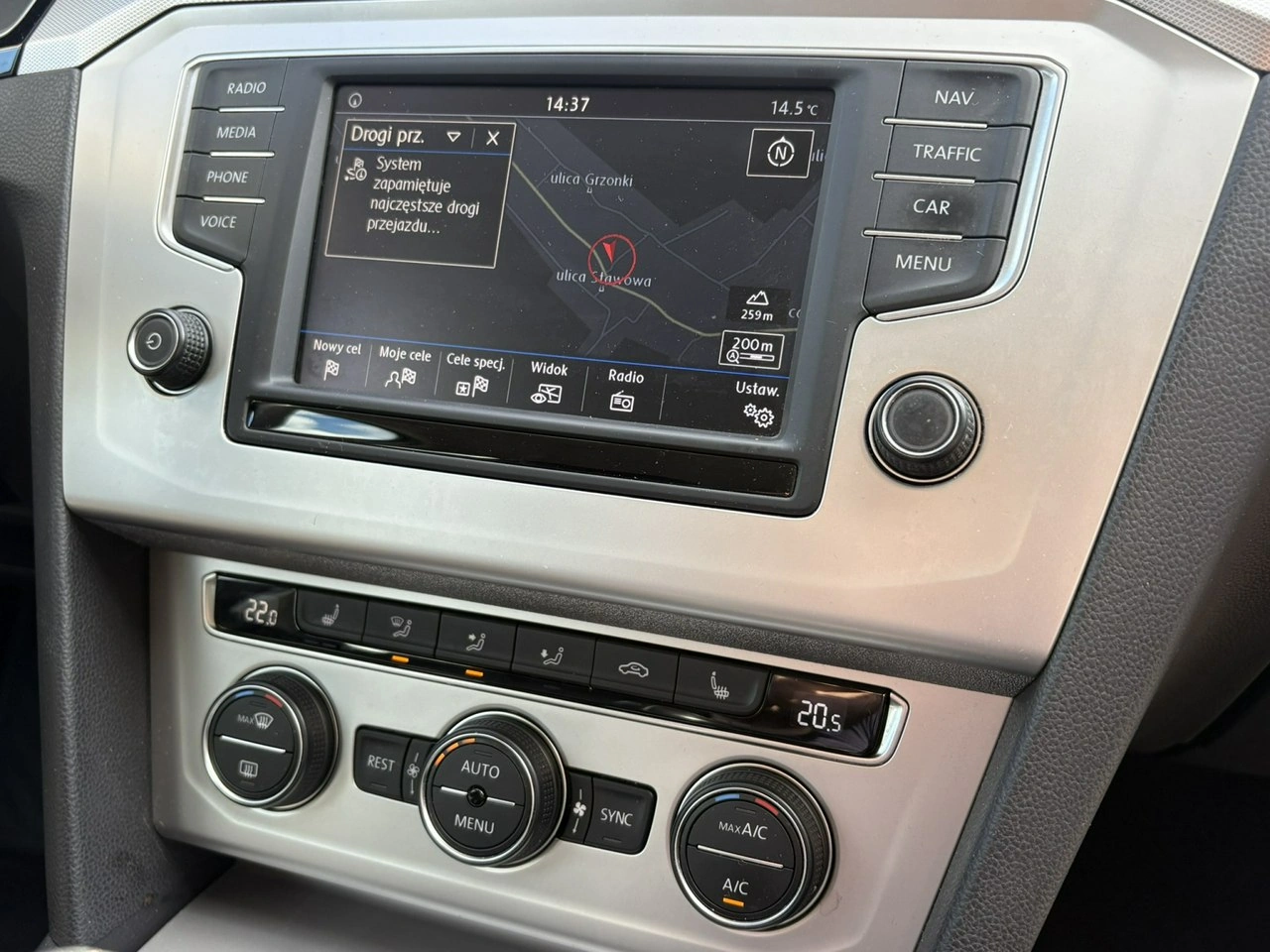 Volkswagen Passat Variant - Zdjęcie 18