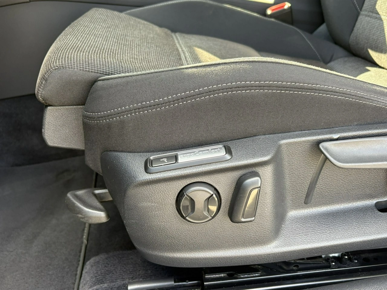 Volkswagen Passat Variant - Zdjęcie 20