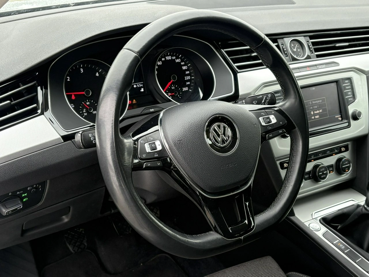 Volkswagen Passat Variant - Zdjęcie 25