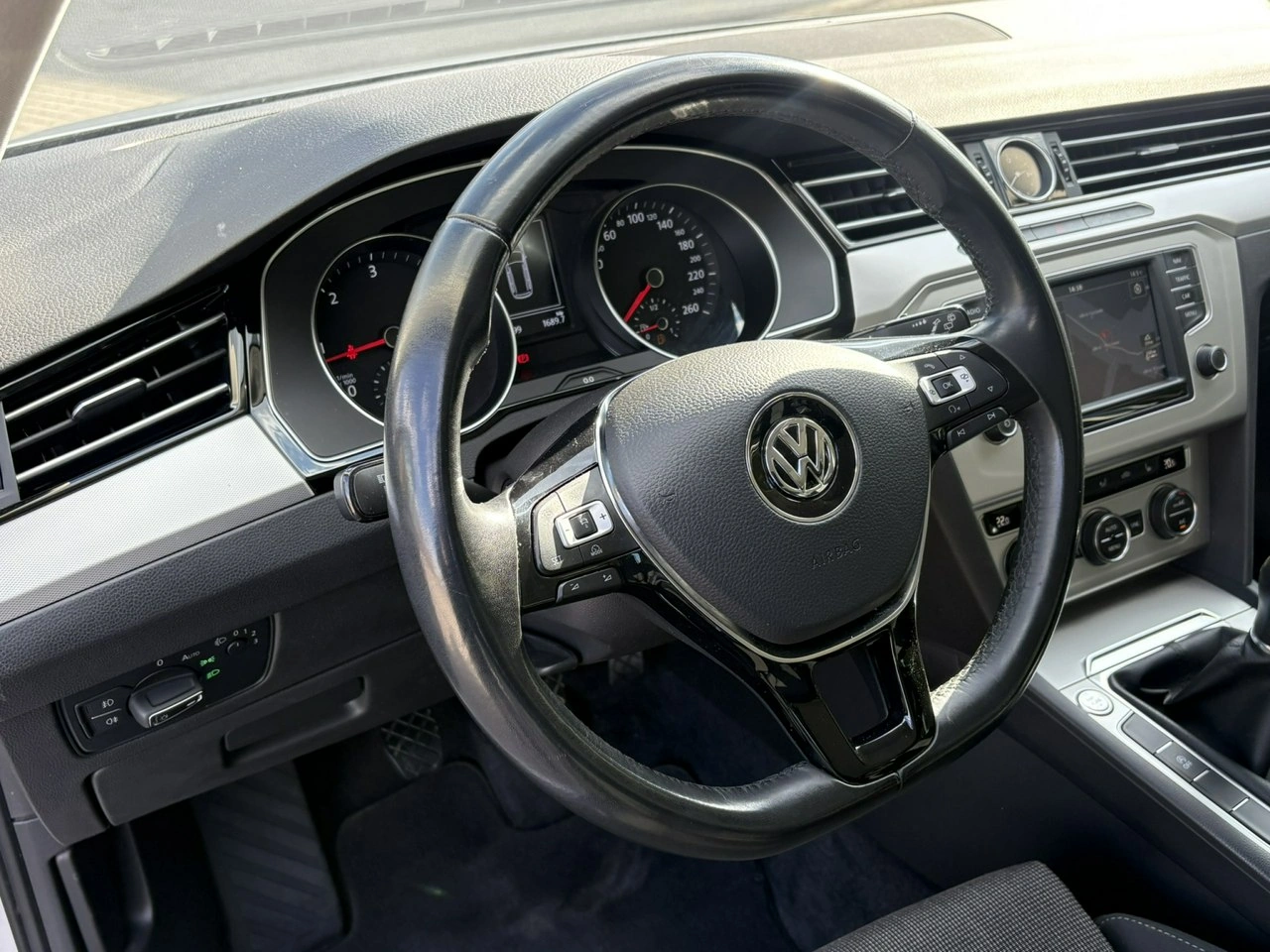 Volkswagen Passat Variant - Zdjęcie 28