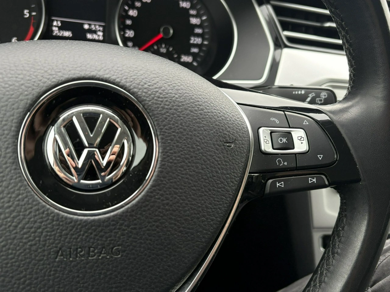 Volkswagen Passat Variant - Zdjęcie 30