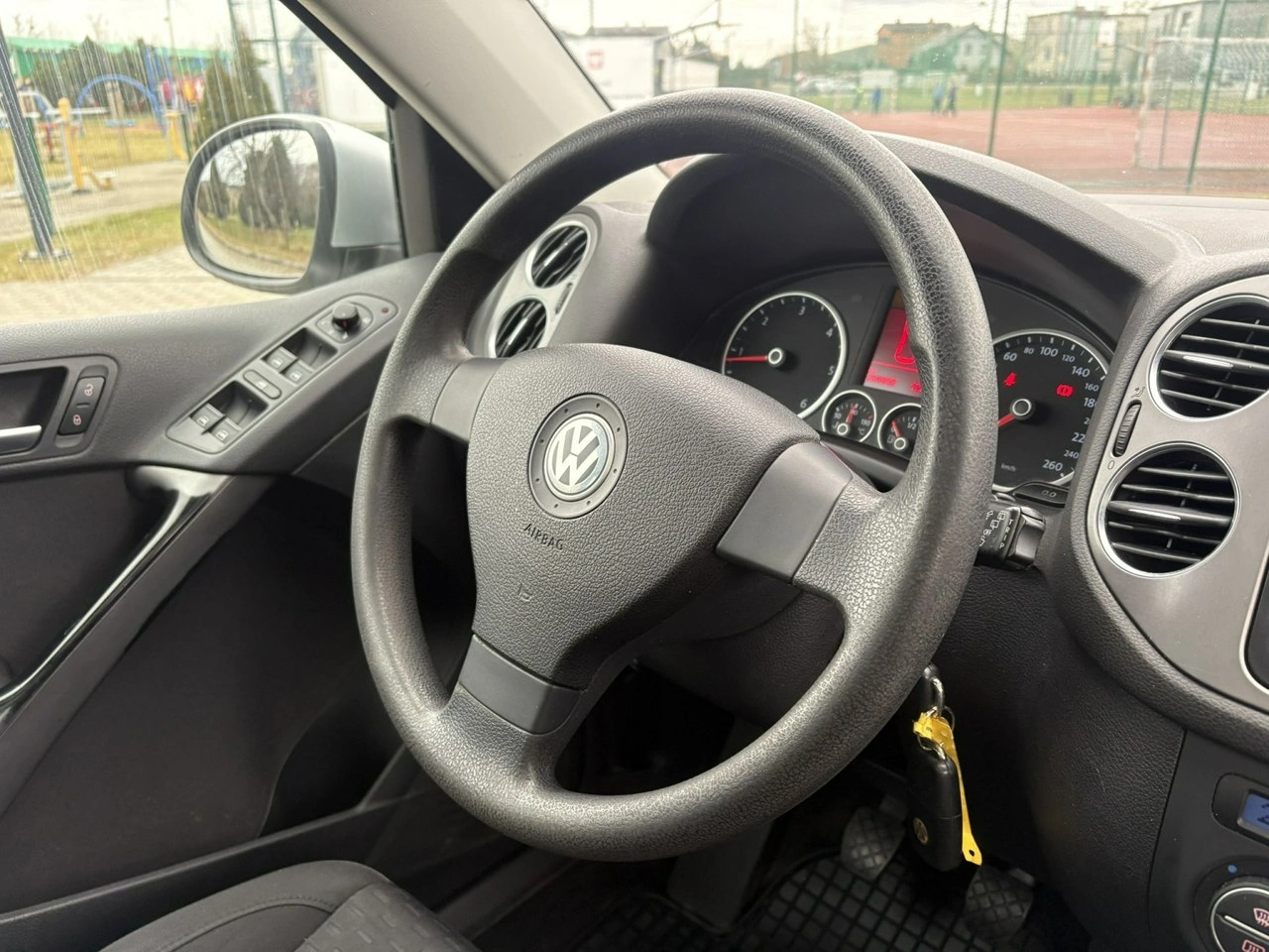 Volkswagen Tiguan - Zdjęcie 13