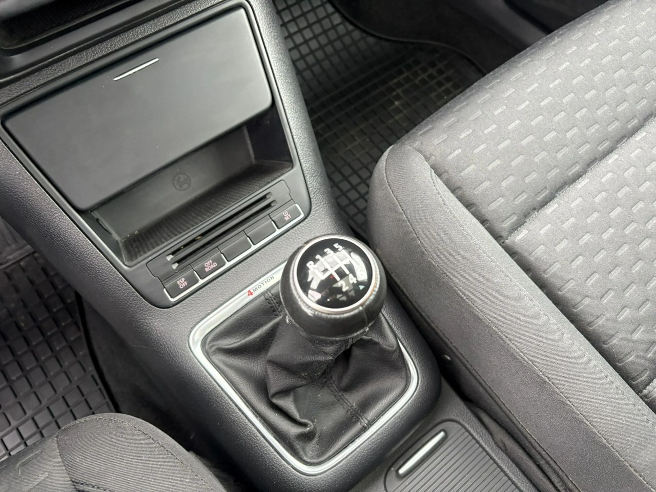 Volkswagen Tiguan - Zdjęcie 25