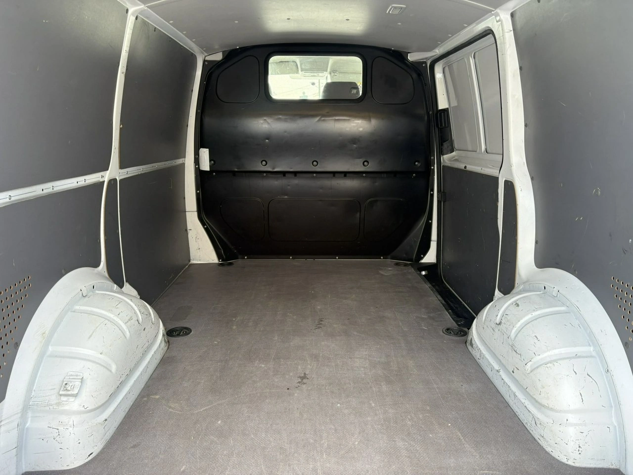 Volkswagen Transporter - Zdjęcie 23