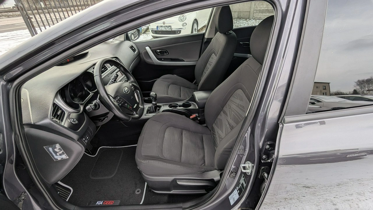 Kia Ceed - Zdjęcie 13