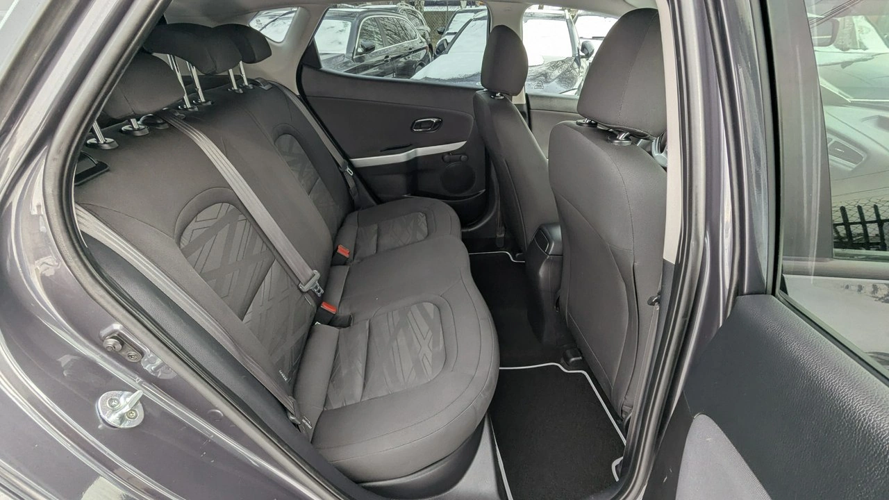 Kia Ceed - Zdjęcie 17