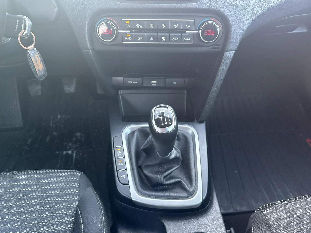 Kia Ceed - Zdjęcie 23