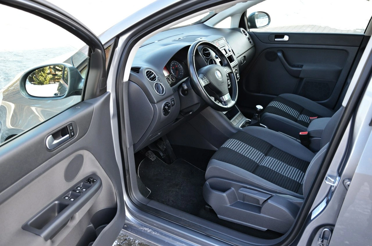 Volkswagen Golf Plus - Zdjęcie 26