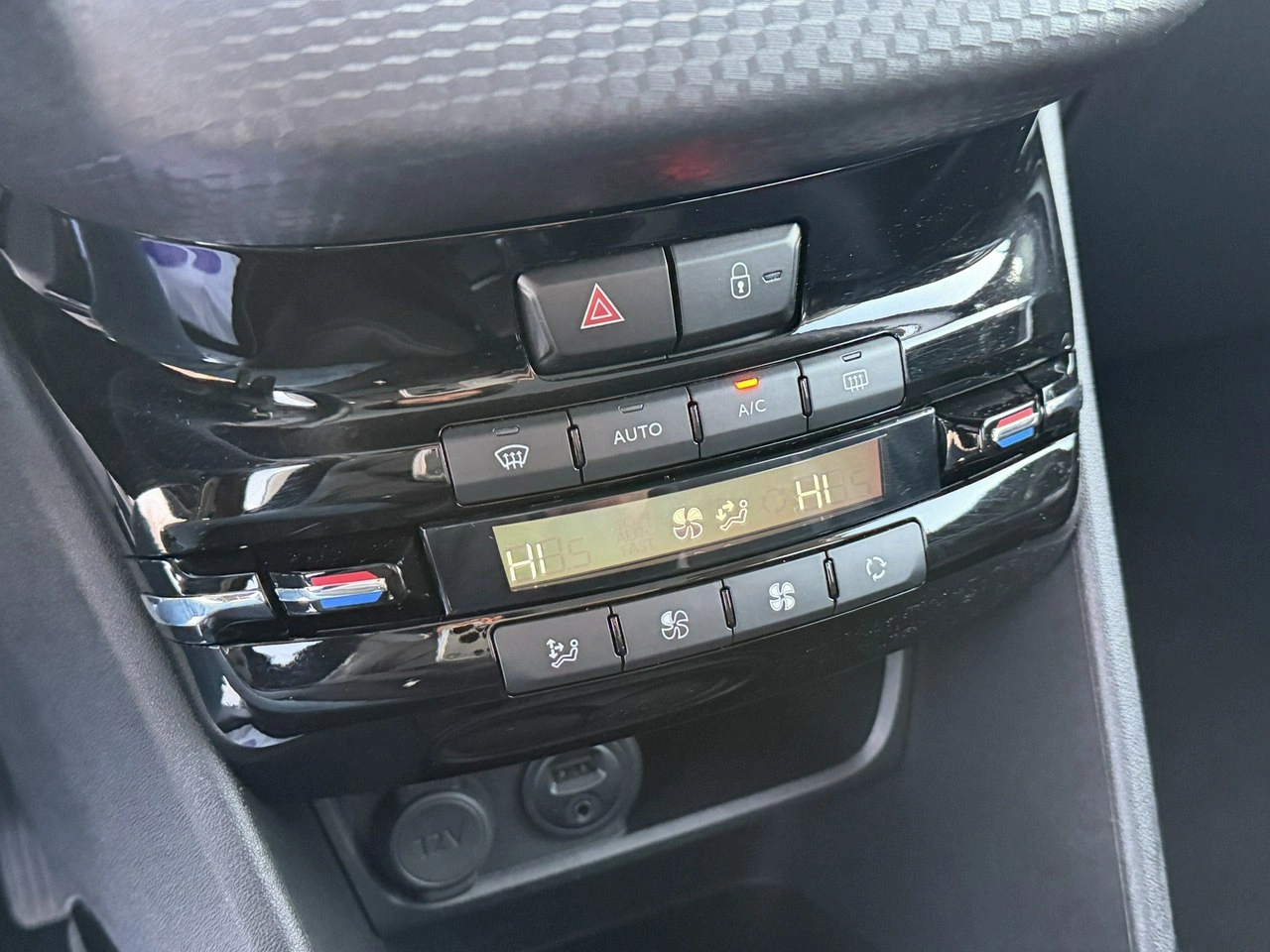 Peugeot 2008 - Zdjęcie 27