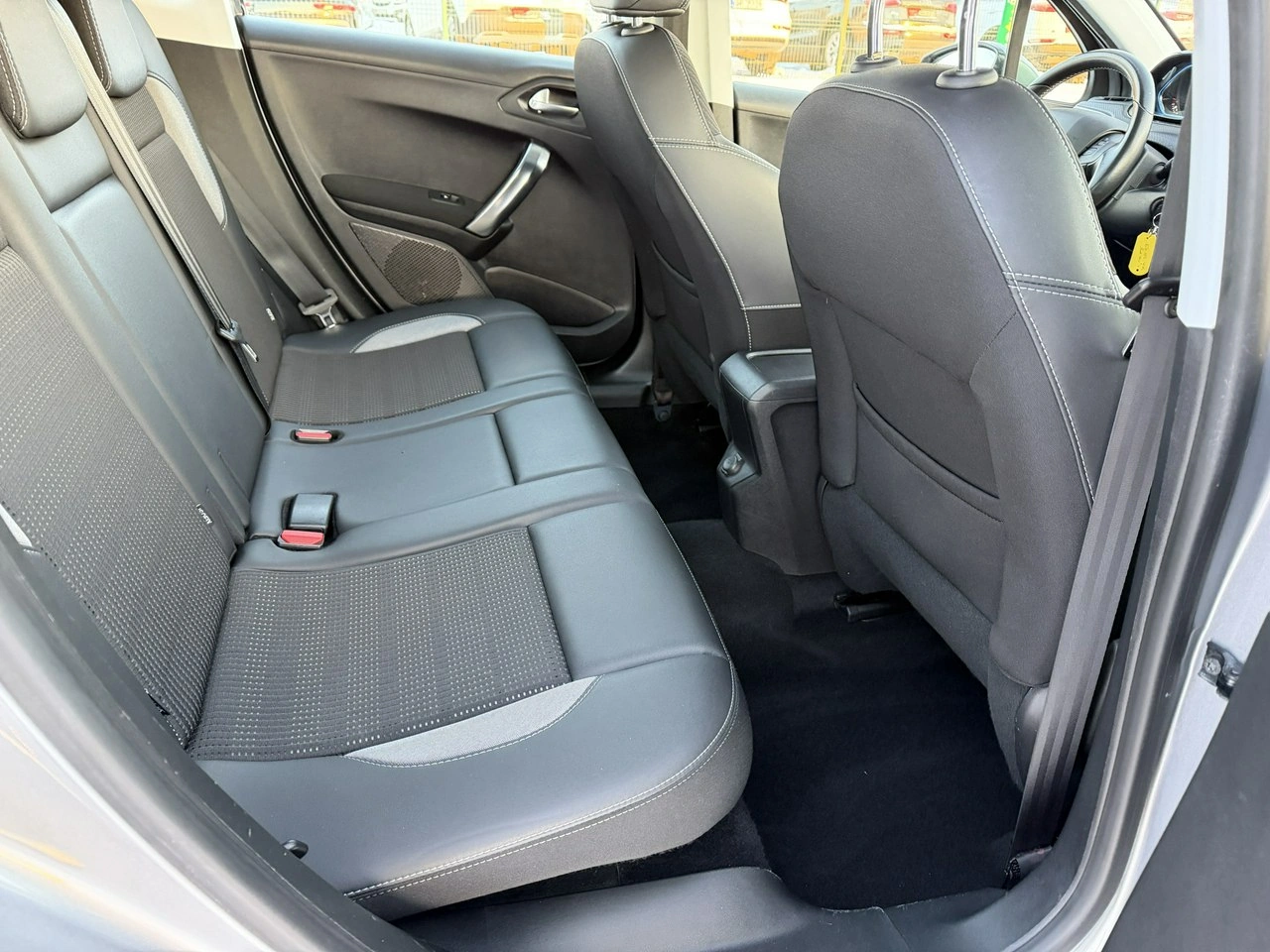 Peugeot 2008 - Zdjęcie 30