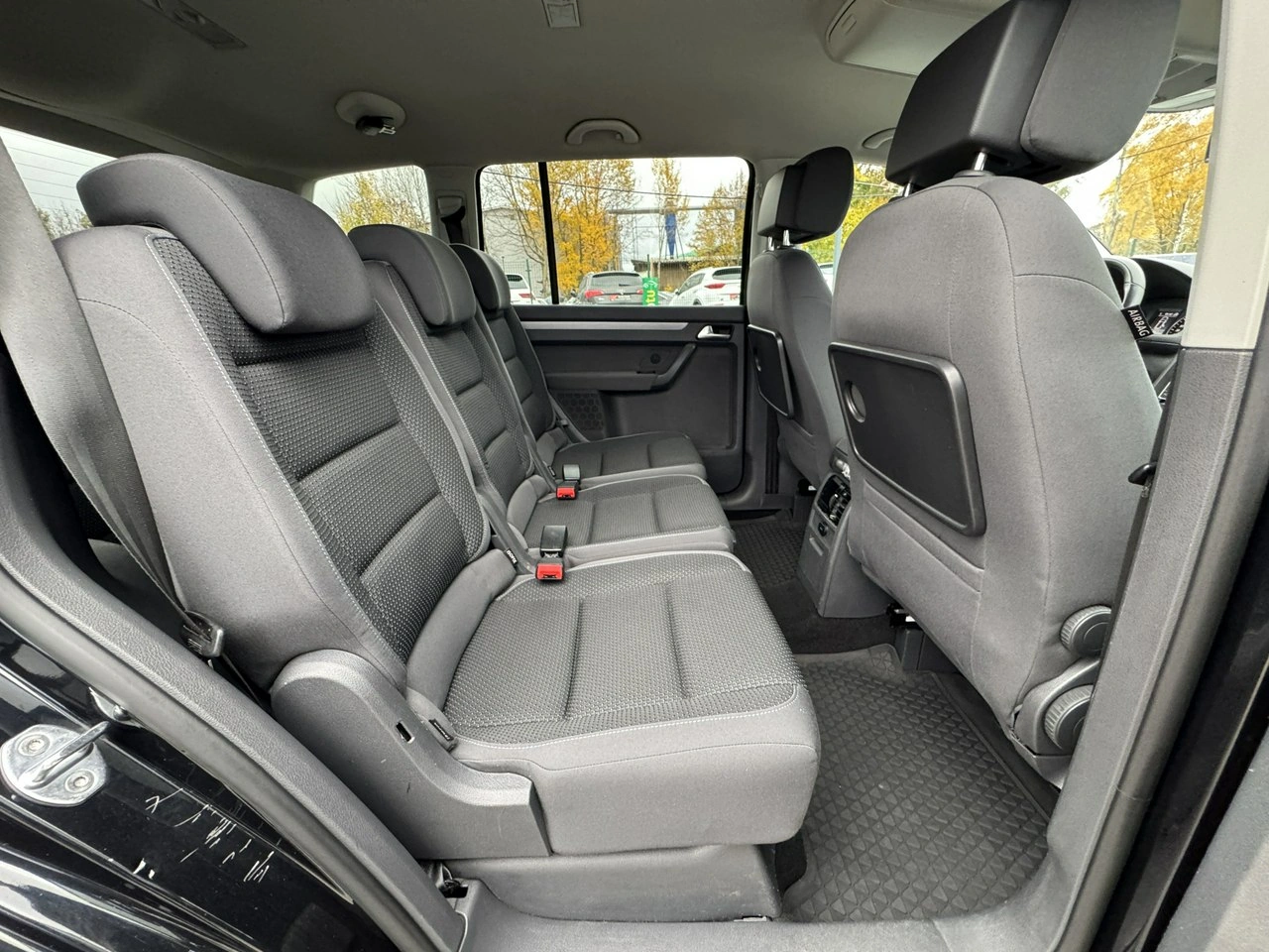 Volkswagen Touran - Zdjęcie 29