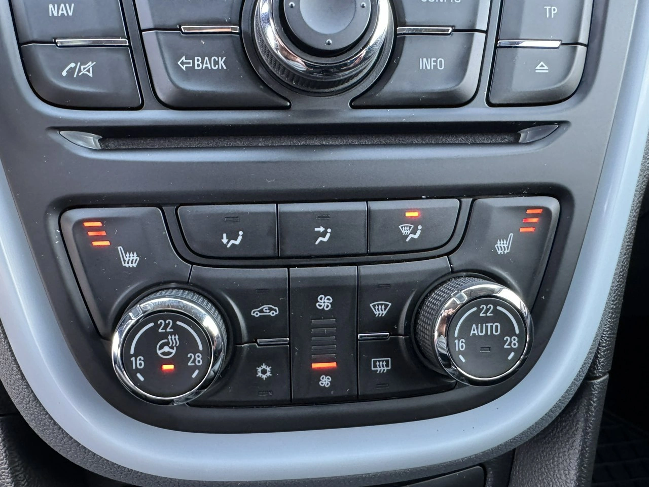 Opel Mokka - Zdjęcie 28