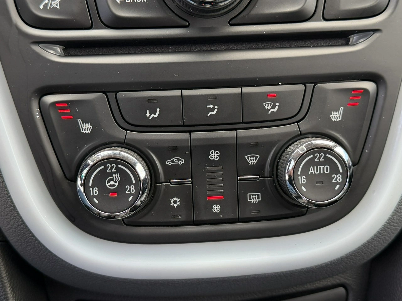 Opel Mokka - Zdjęcie 25