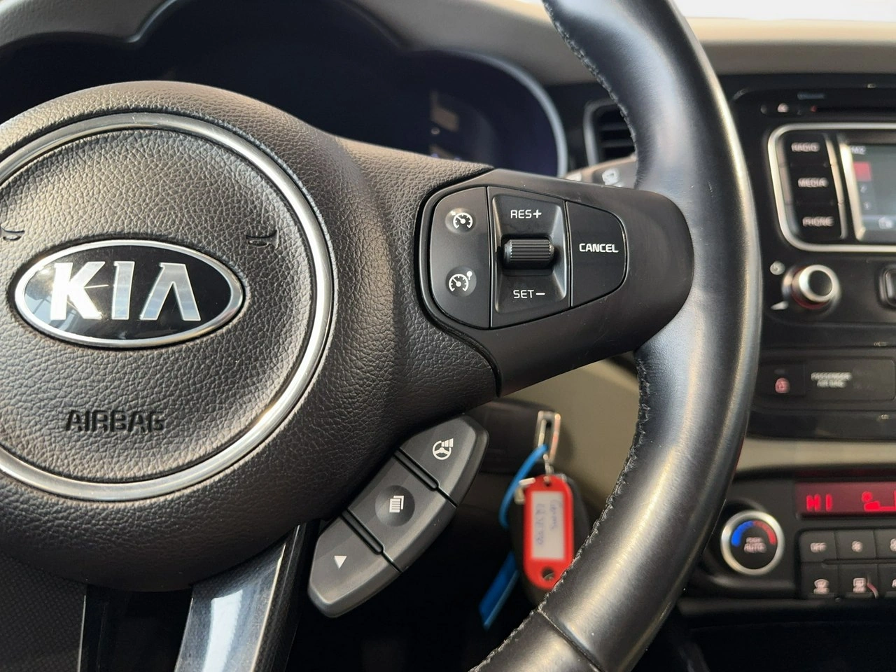 Kia Carens - Zdjęcie 17