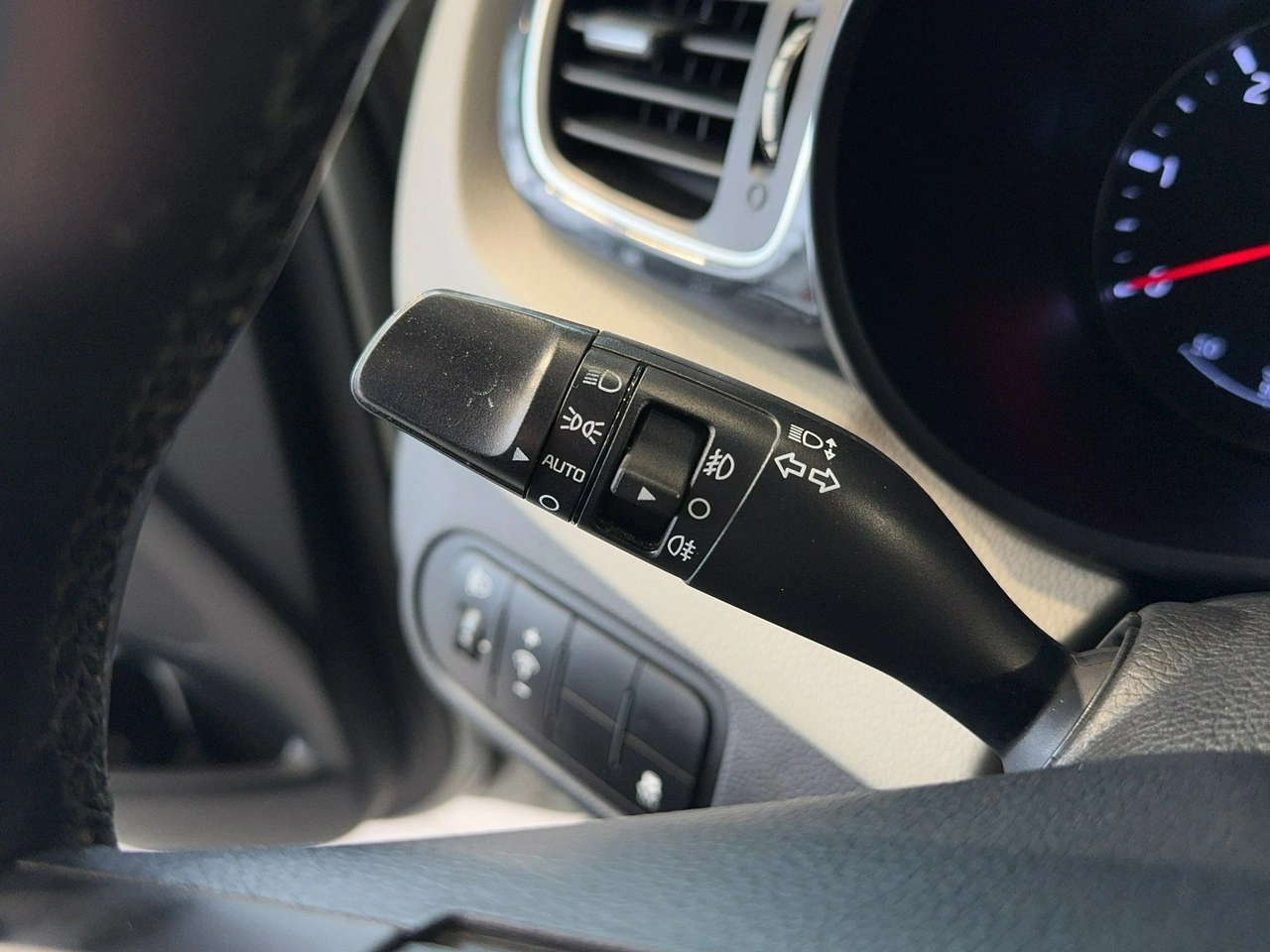 Kia Carens - Zdjęcie 18