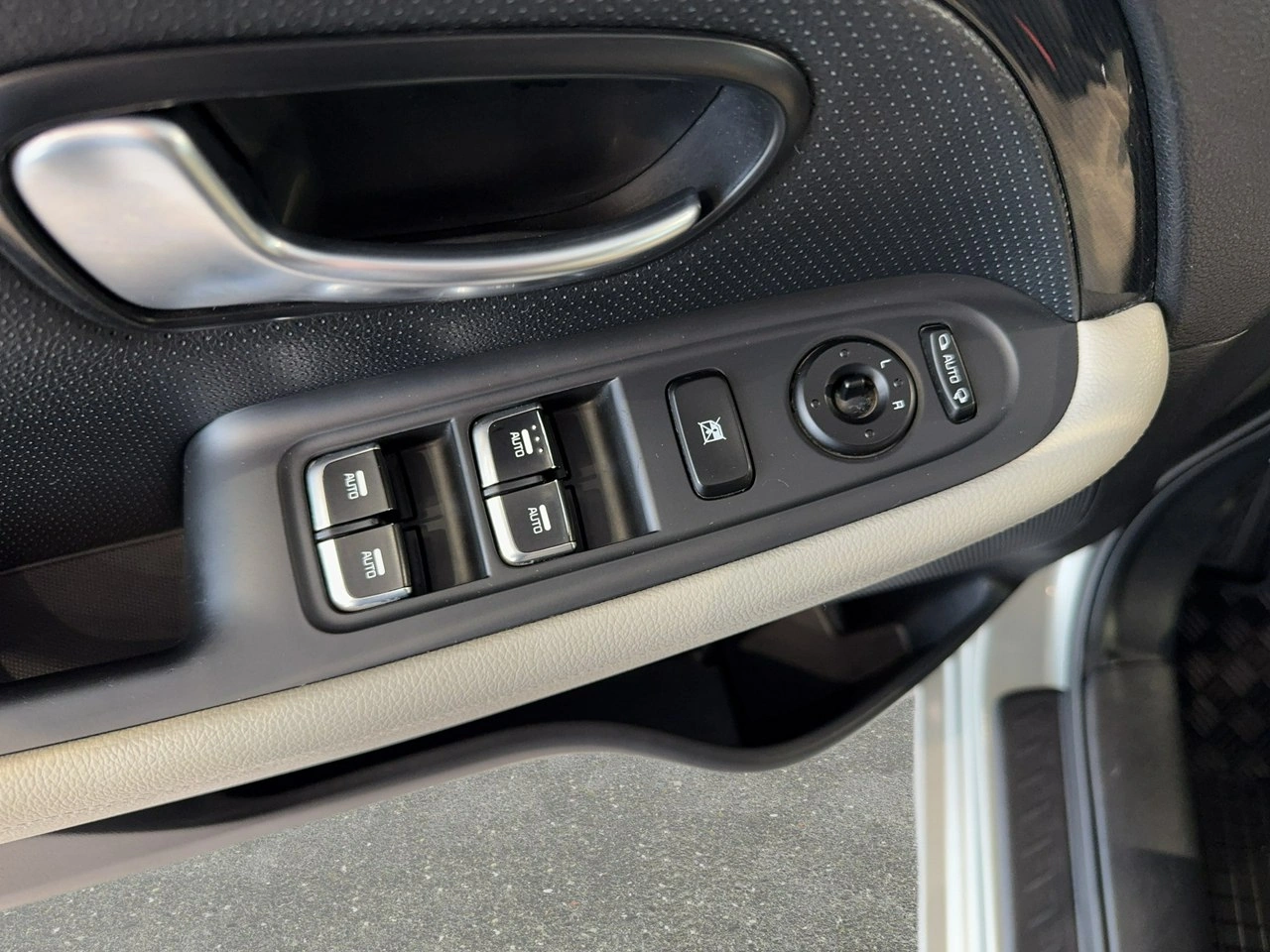 Kia Carens - Zdjęcie 23