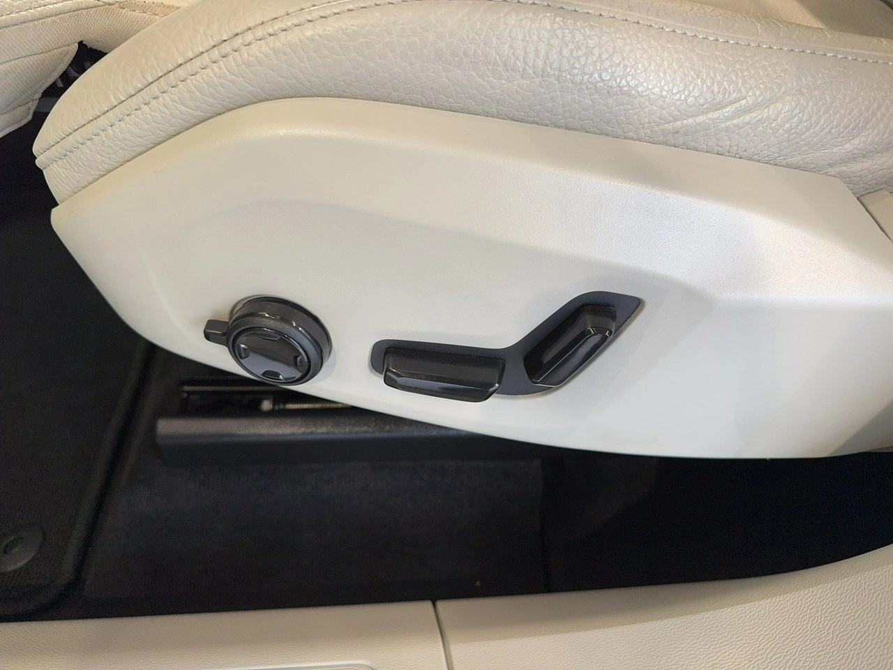 Volvo XC 60 - Zdjęcie 12