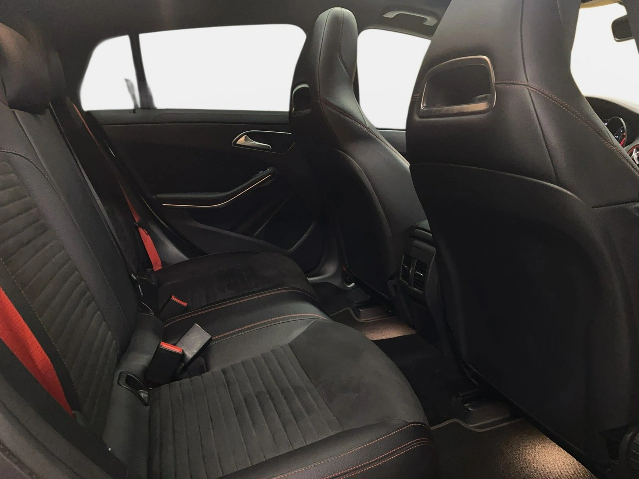 Mercedes CLA 45 AMG - Zdjęcie 15