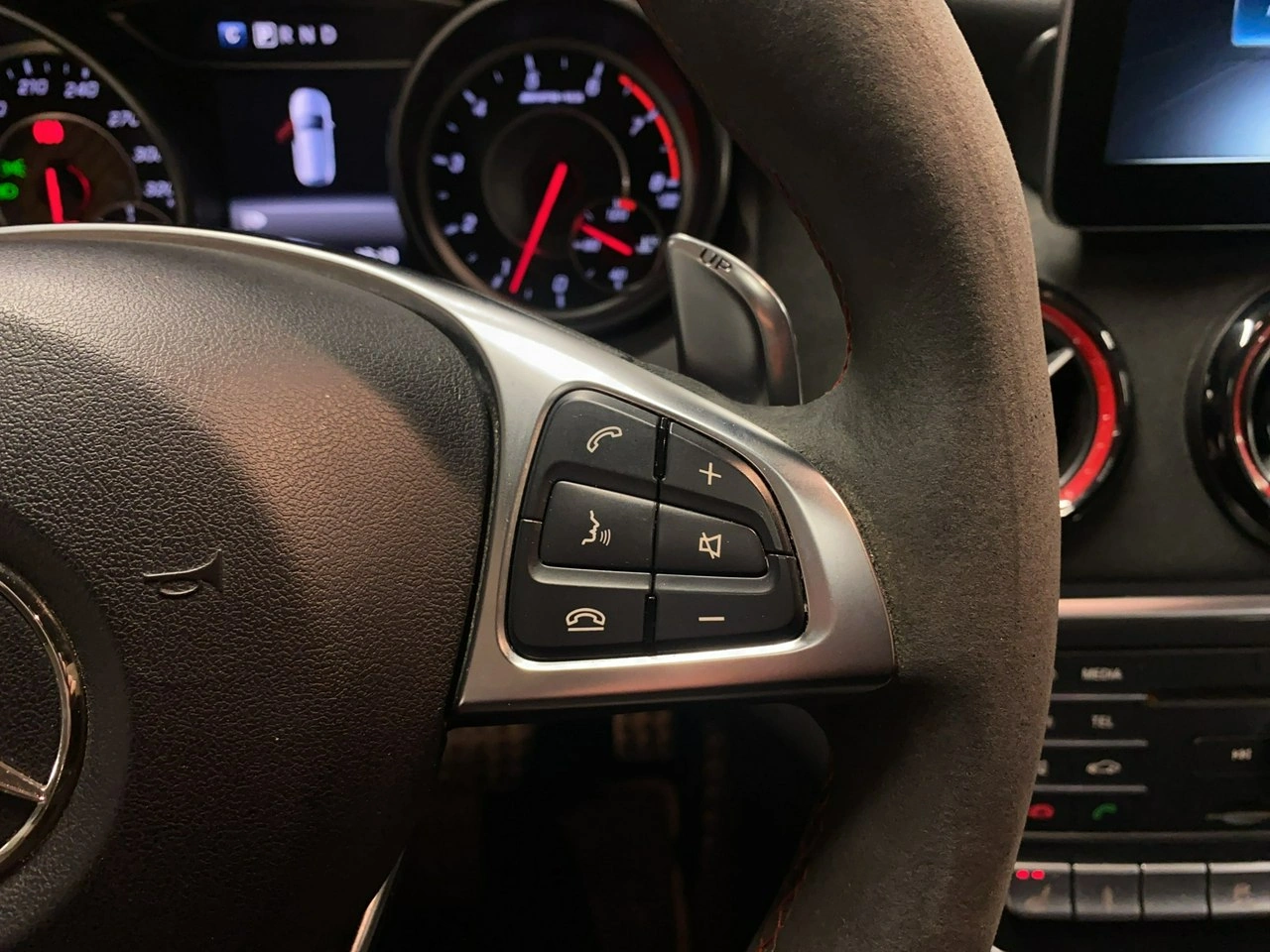 Mercedes CLA 45 AMG - Zdjęcie 21