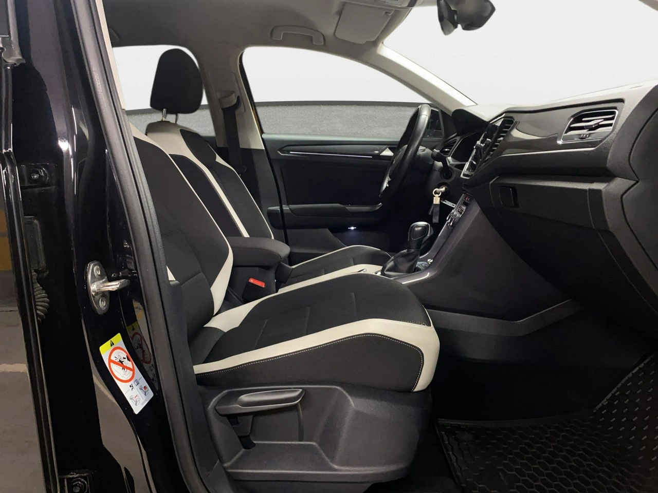 Volkswagen T-Roc - Zdjęcie 11