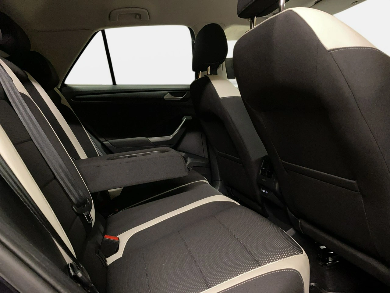 Volkswagen T-Roc - Zdjęcie 12