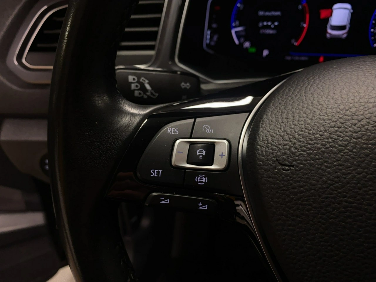 Volkswagen T-Roc - Zdjęcie 17