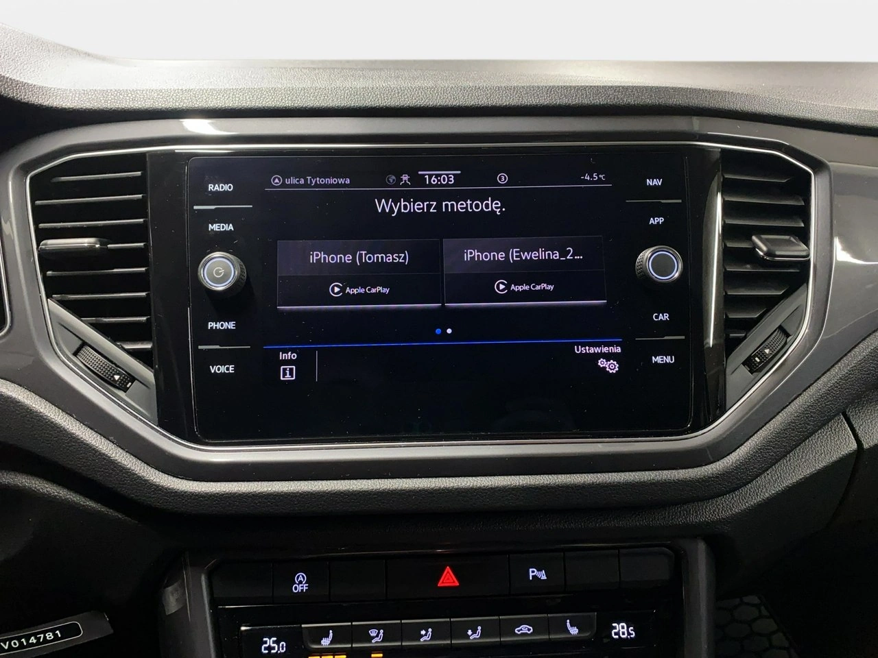 Volkswagen T-Roc - Zdjęcie 21